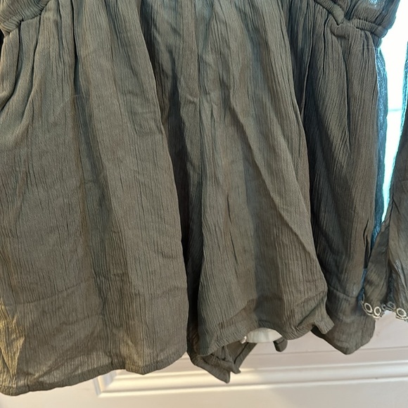 nwt LOVESTITCH Olive Green Floral Detail Romper Womens Size M - Picture 3 of 6